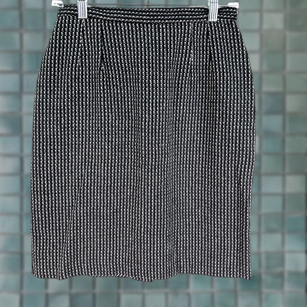 Vintage VINTAGE Michele Pencil Skirt Wool Blend Lined Women's Size 9 Gray Hound's-tooth Midi Skirt Womens Size 30" / US 8 / IT 44 - 1 Thumbnail