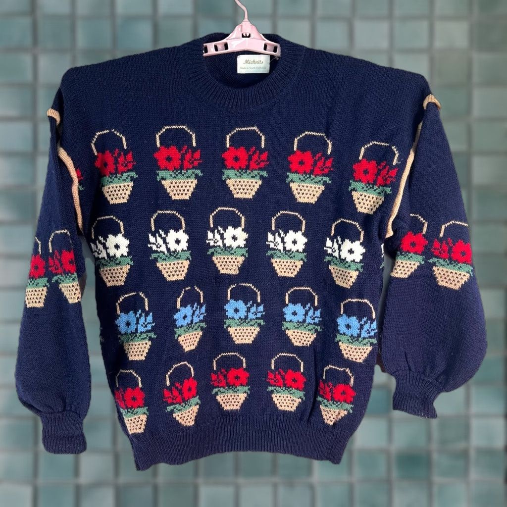 Asket VTG Micknits Floral Basket Pullover Sweater Women’s XL Blue Raglan Sleeve Crew Neck 80s 90s Vintage UK Womens Size XL / US 12-14 / IT 48-50 - 1 Thumbnail