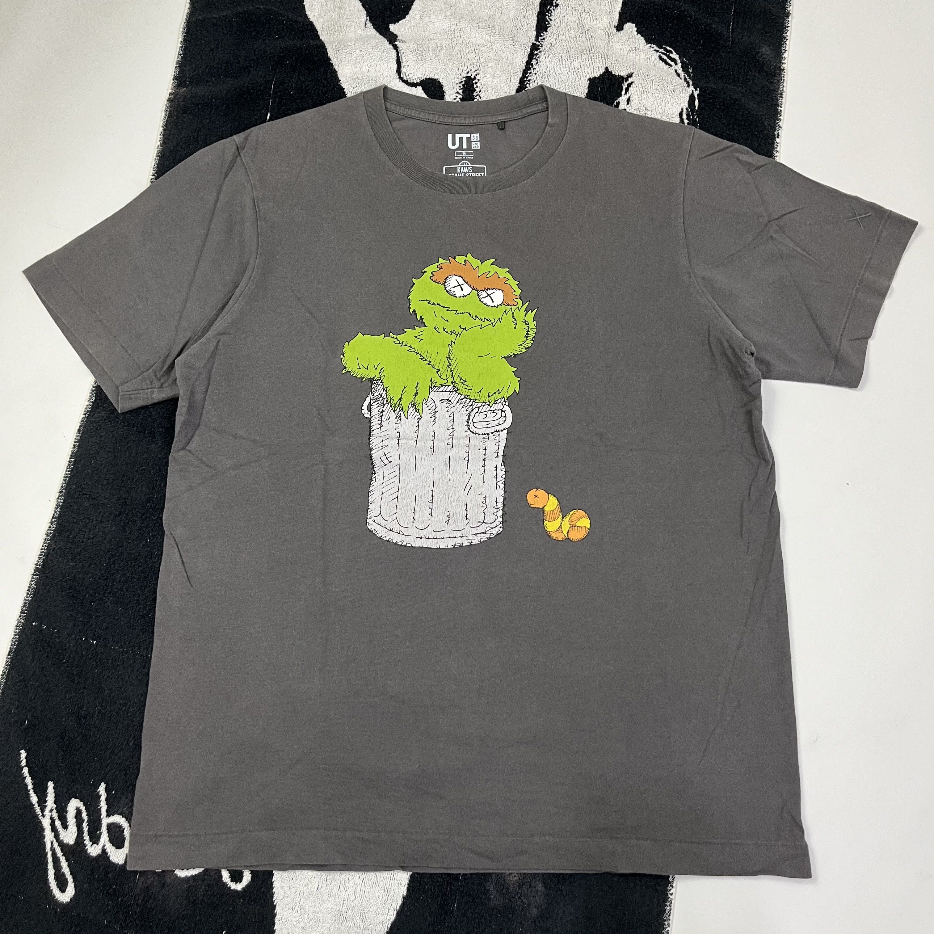 Kaws × Uniqlo Vintage uniqlo kaws tee Size US M / EU 48-50 / 2 - 1 Thumbnail