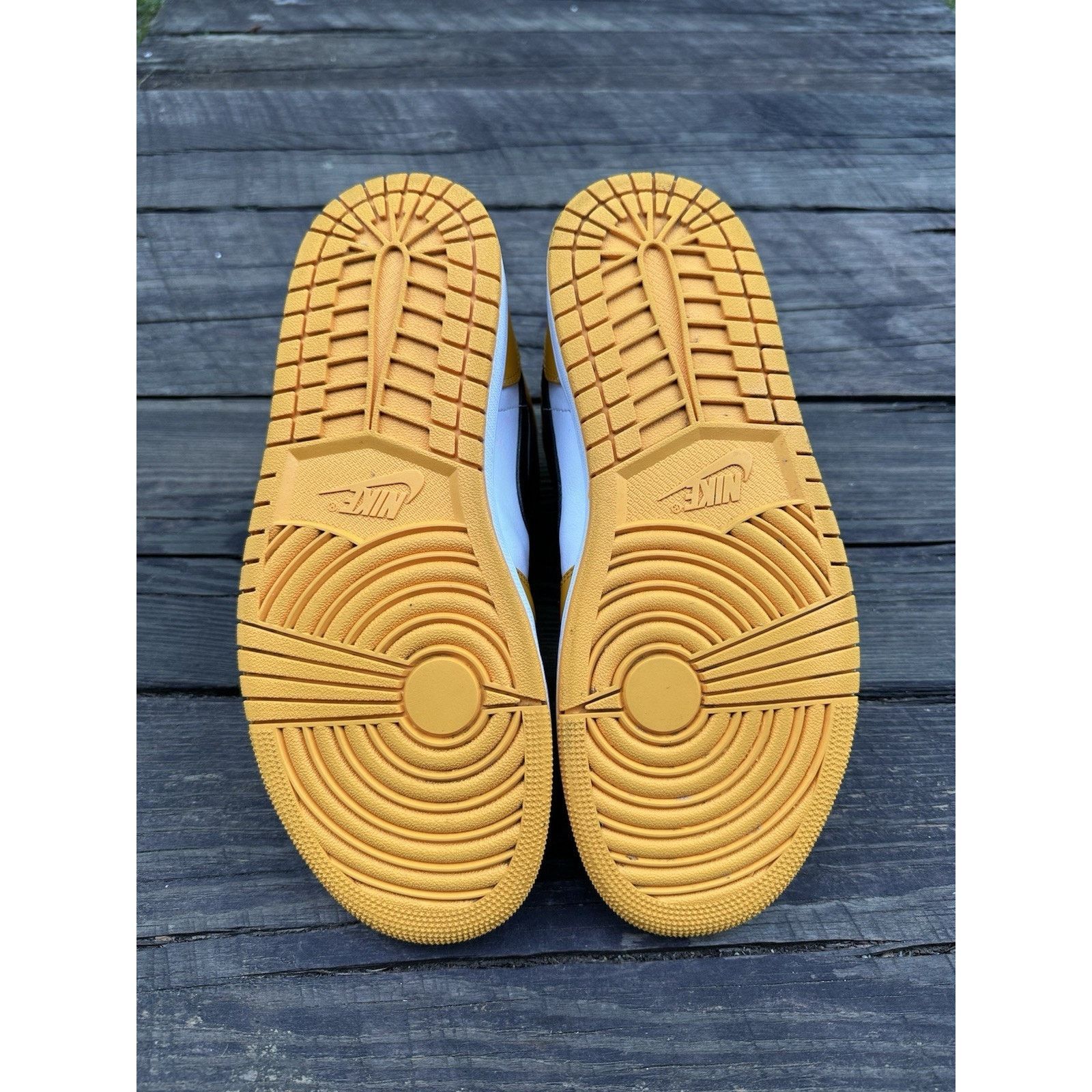 Jordan Brand Jordan 1 Mid Taxi - Size 10.5 Size US 10.5 / EU 43-44 - 6 Thumbnail