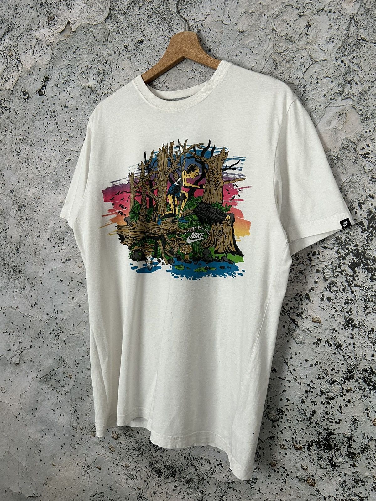 Nike Vintage Nike Running Graphic Tee Sportswear Swoosh Retro Size US L / EU 52-54 / 3 - 2 Thumbnail