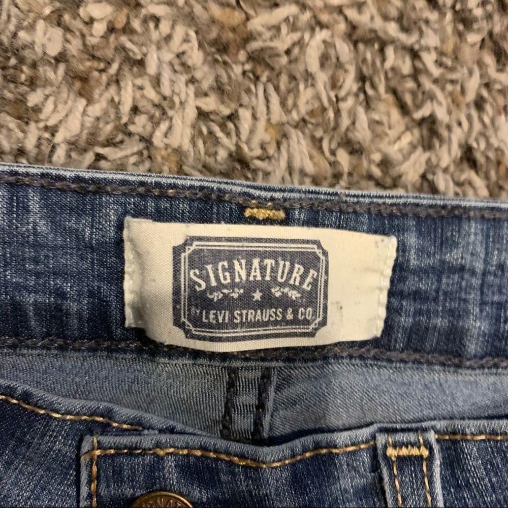 Levi's Women’s Signature Levi Shorts Size 28" / US 6 / IT 42 - 2 Thumbnail