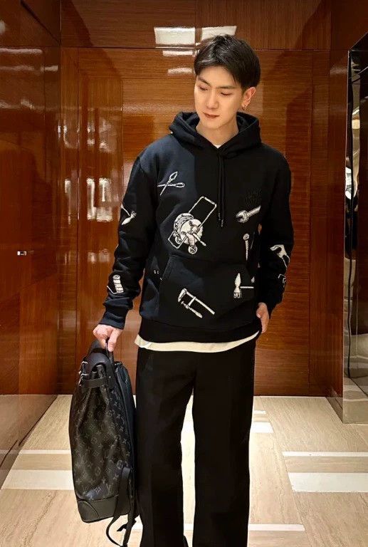 Louis Vuitton Louis Vuitton Black Tool Embroidered Hoodie Size US XL / EU 56 / 4 - 4 Thumbnail