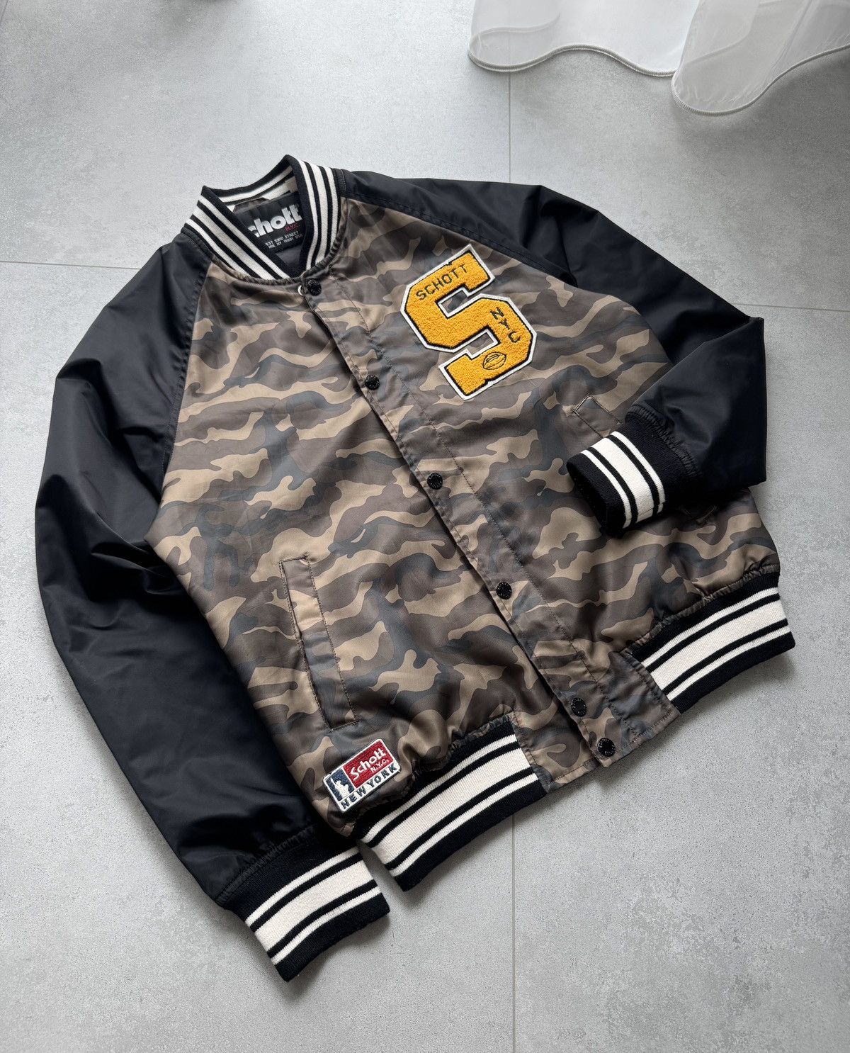 Schott × Vintage Men's Vintage SCHOTT Camouflage Bomber Jacket Tag M fits S Size US M / EU 48-50 / 2 - 2 Thumbnail
