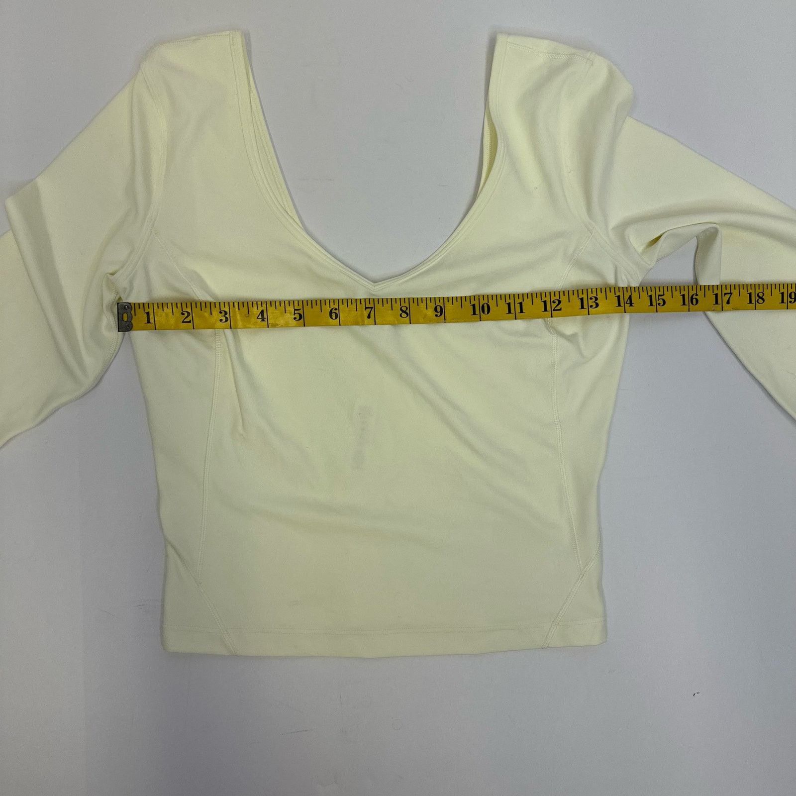 Lululemon Lululemon V-Neck Long Sleeve Crop Top Size 4 NWT Size S / US 4 / IT 40 - 6 Thumbnail