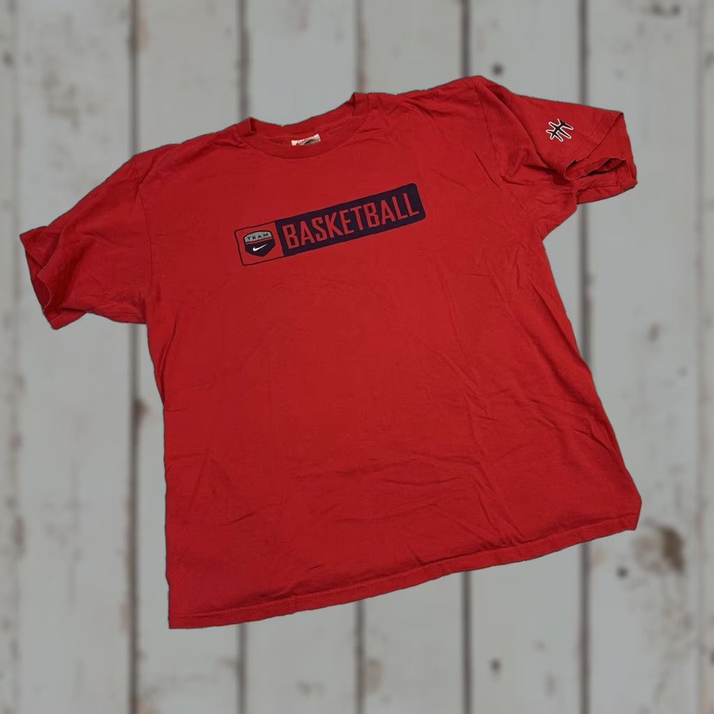 Nike VINTAGE Nike Team Basketball Red Cotton Tee Shirt Mens L Size US L / EU 52-54 / 3 - 1 Thumbnail