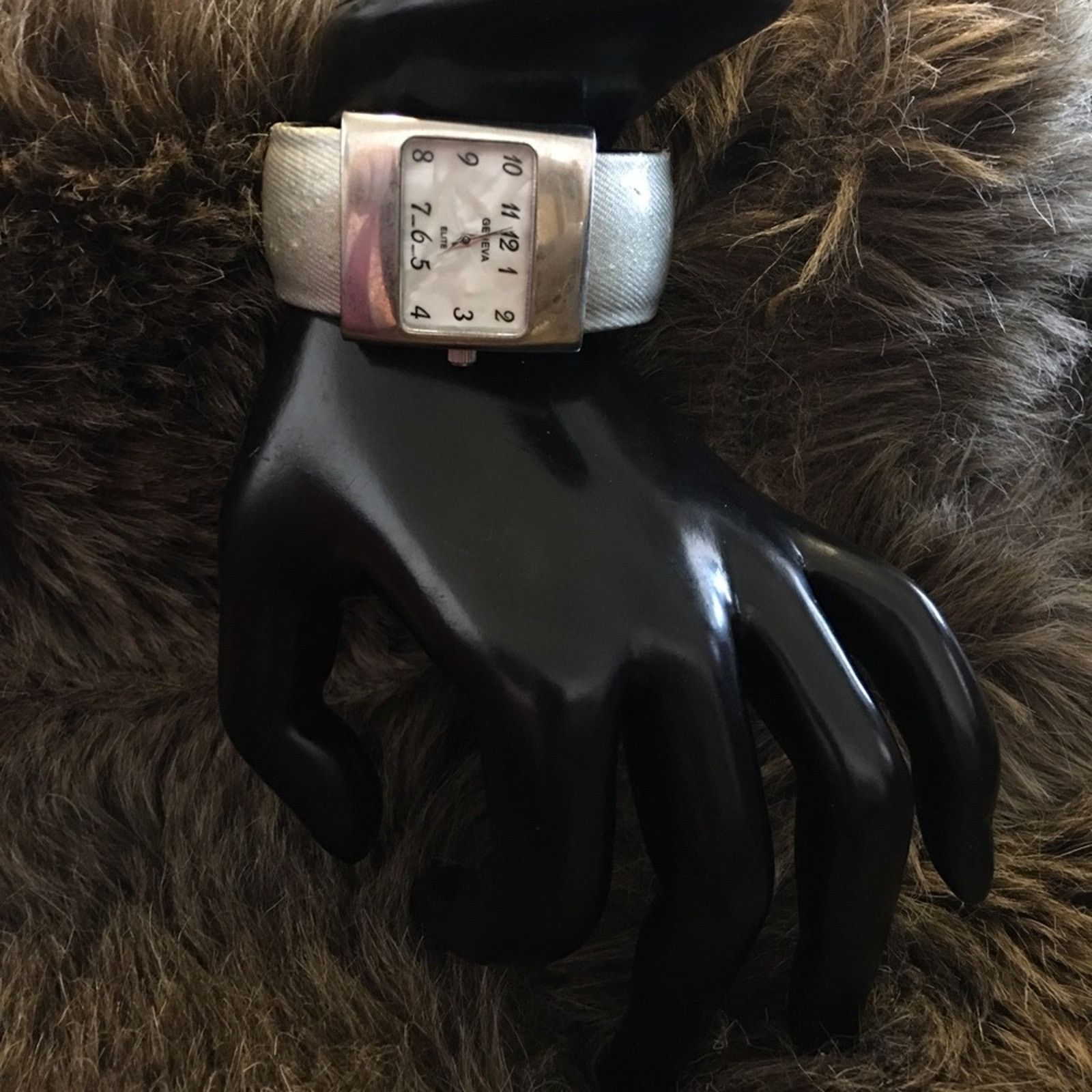 Geneva Ladies Geneva Elite #712 wide gray band cuff watch Size ONE SIZE - 2 Thumbnail