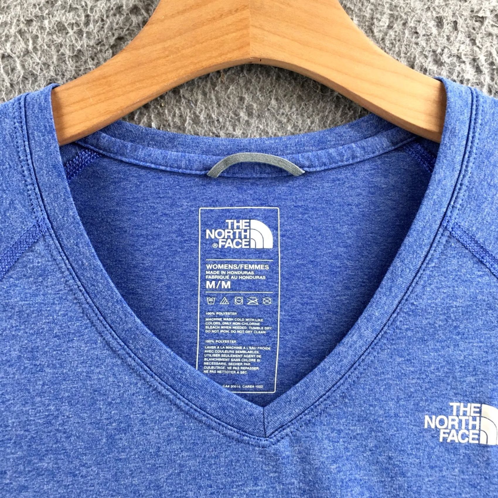 The North Face The North Face Tee Shirt Womens M Blue Vneck Raglan Short Sleeves Pullover Size M / US 6-8 / IT 42-44 - 3 Thumbnail