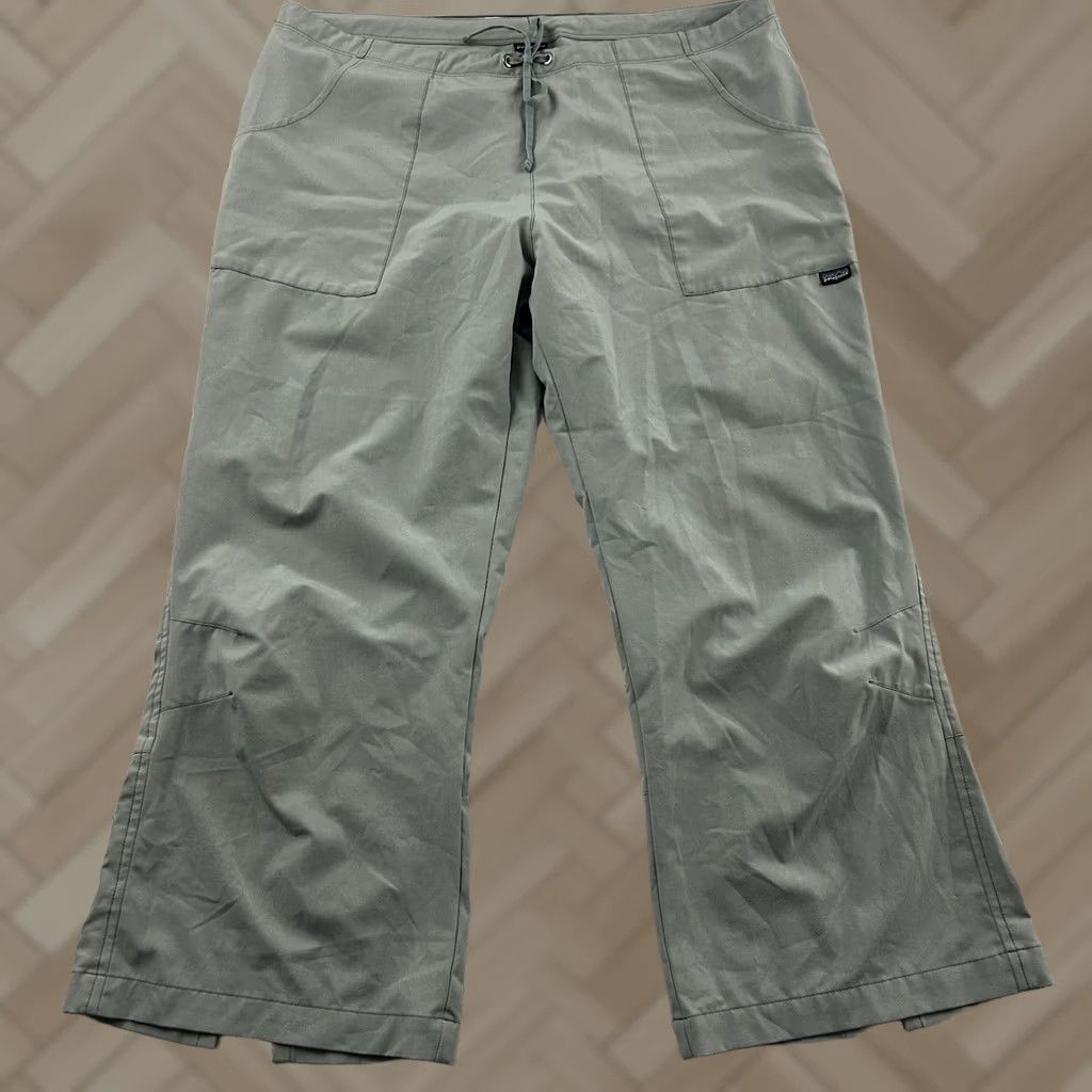 Patagonia Patagonia Gray Cropped Pants Women's 12 Lightweight Tie Waist Pant Size 34" / US 12 / IT 48 - 1 Thumbnail