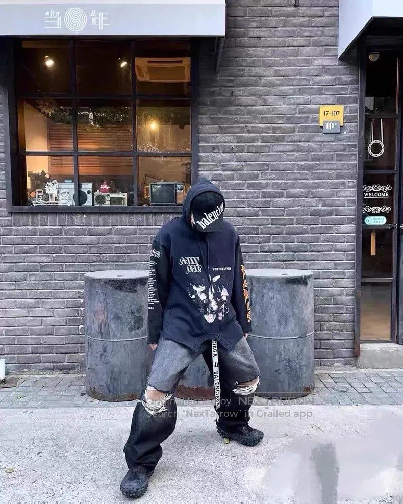 Balenciaga Balenciaga Backwards writing hooded sweater Size US M / EU 48-50 / 2 - 6 Thumbnail