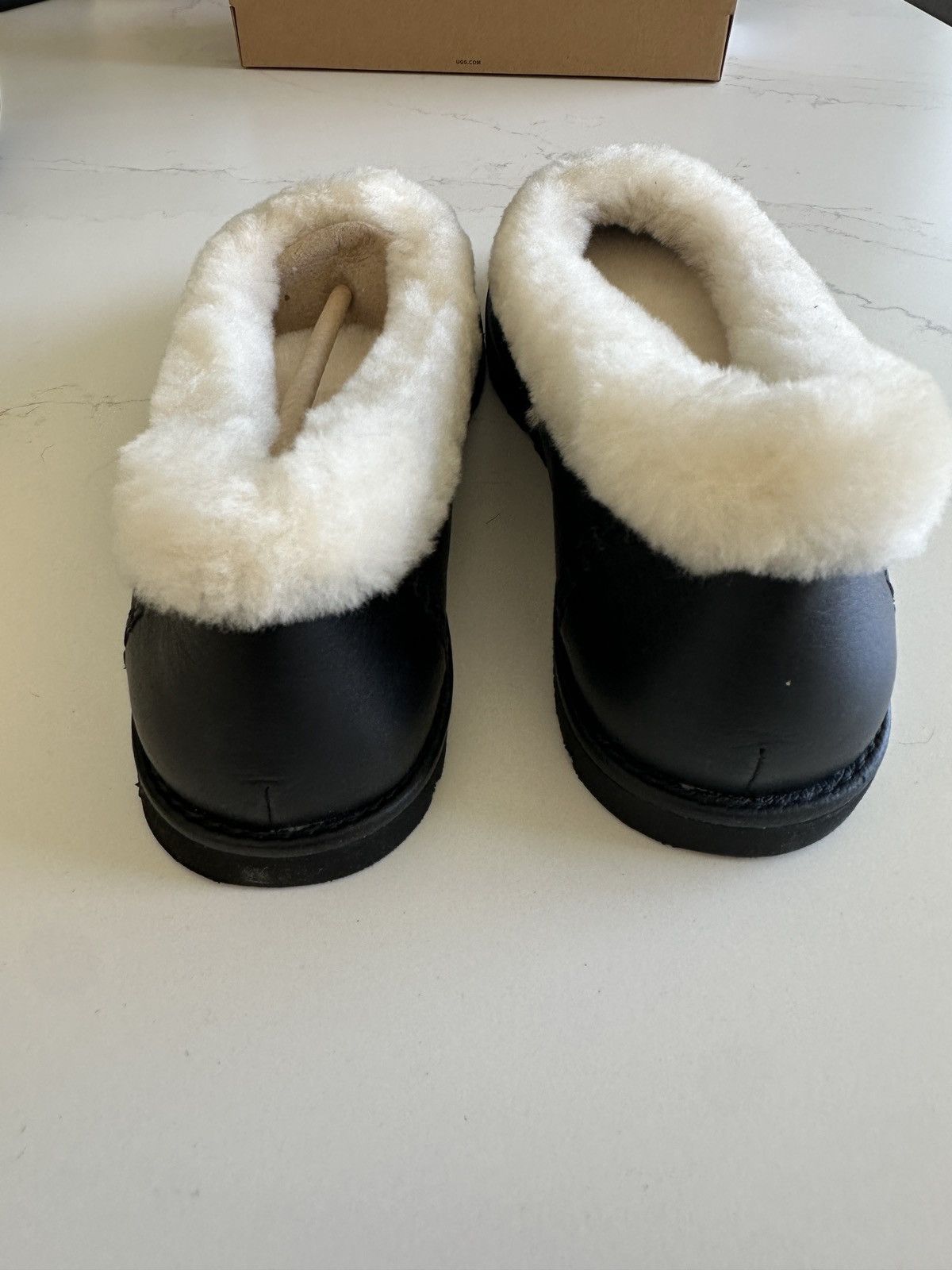 Ugg UGG Zora Leather Ballet Flat - 8.5 (Womens) Size US 8.5 / IT 38.5 - 4 Thumbnail