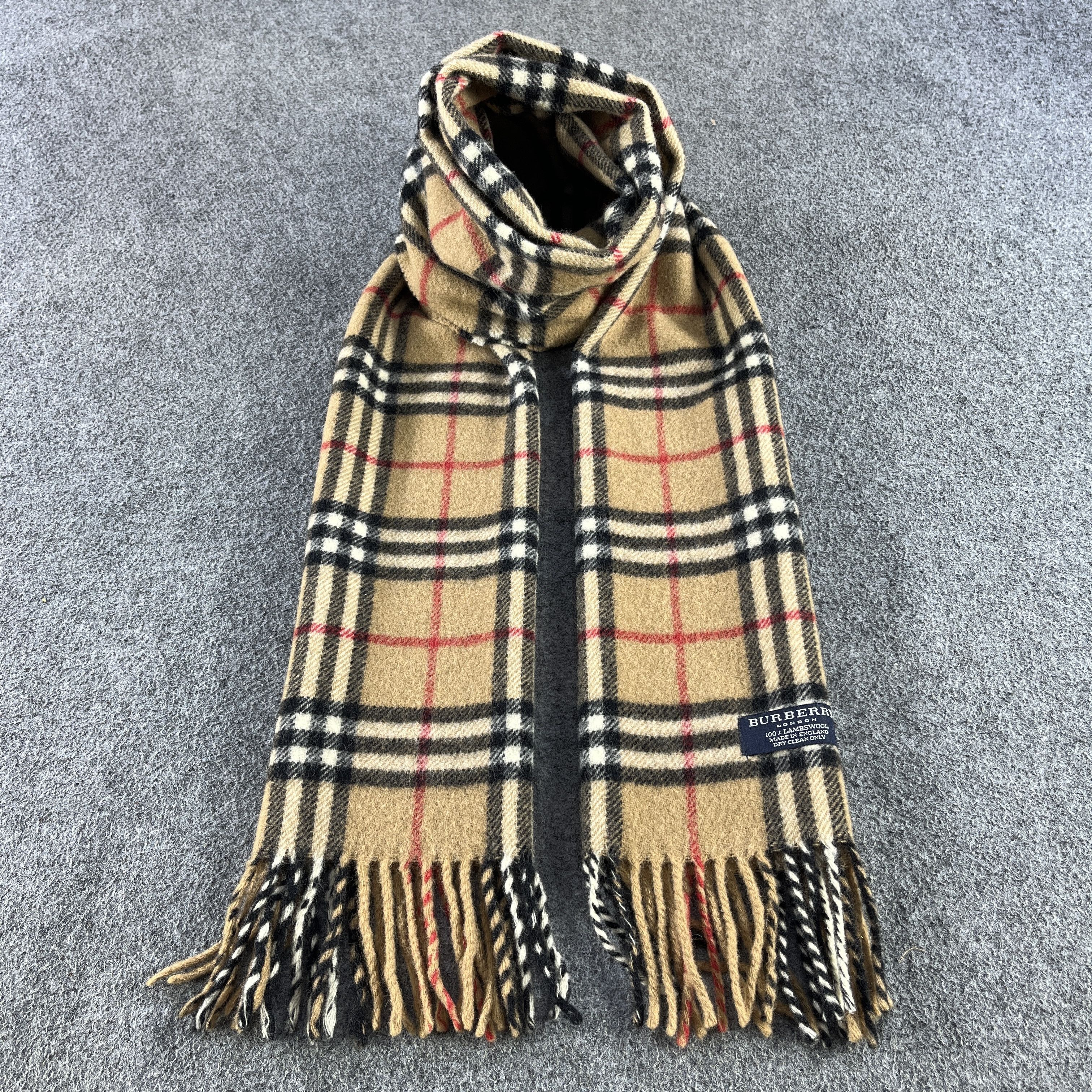 Burberry Scarf / Muffler / Neckwear T1438