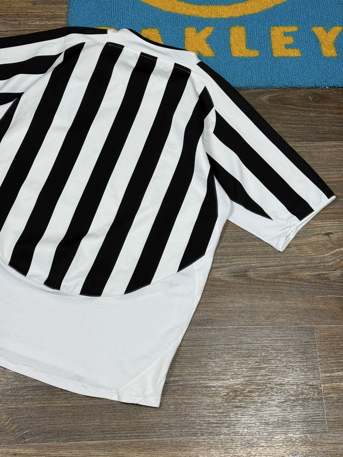 Nike Vintage Nike FC Juventus Home 2003/4 Soccer Jersey Size L Size US L / EU 52-54 / 3 - 11 Thumbnail