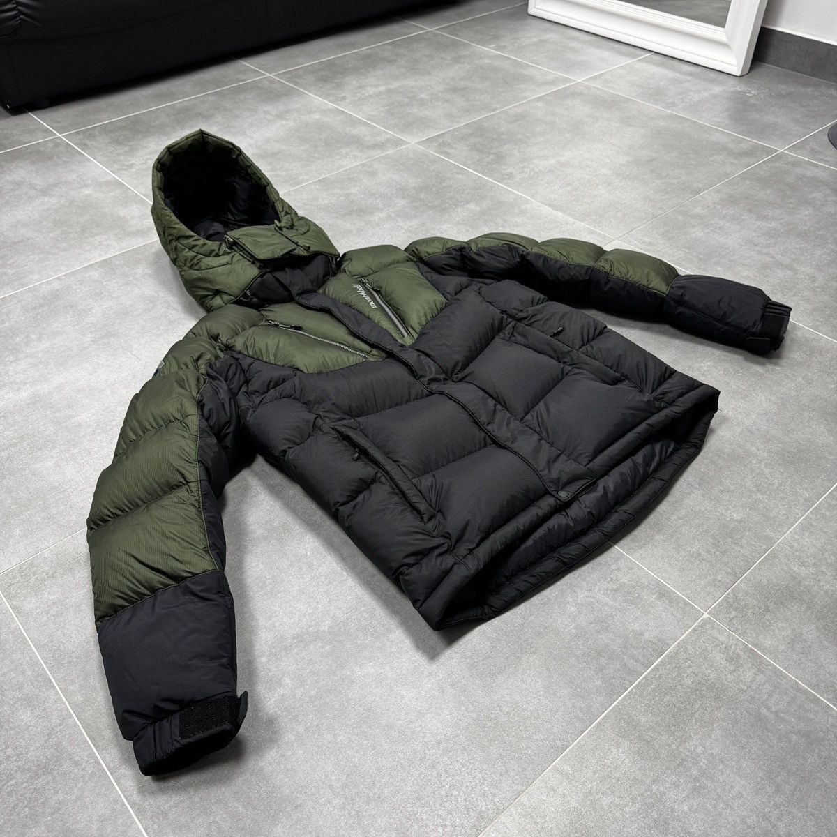 Montbell Montbell Multi Pocket Puffer Down Jacket Men Dark Green Size US L / EU 52-54 / 3 - 4 Thumbnail