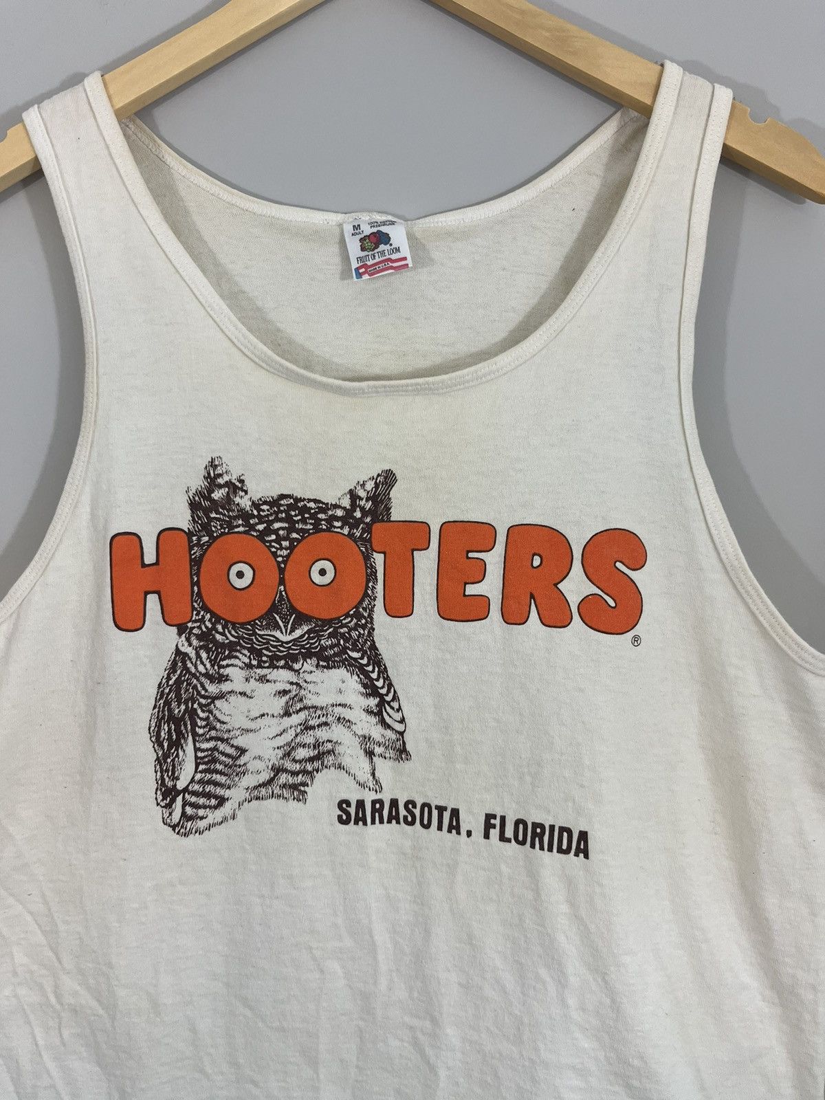 Vintage Single Stitch Hooters Distressed Retro Tank Top Size US M / EU 48-50 / 2 - 2 Thumbnail