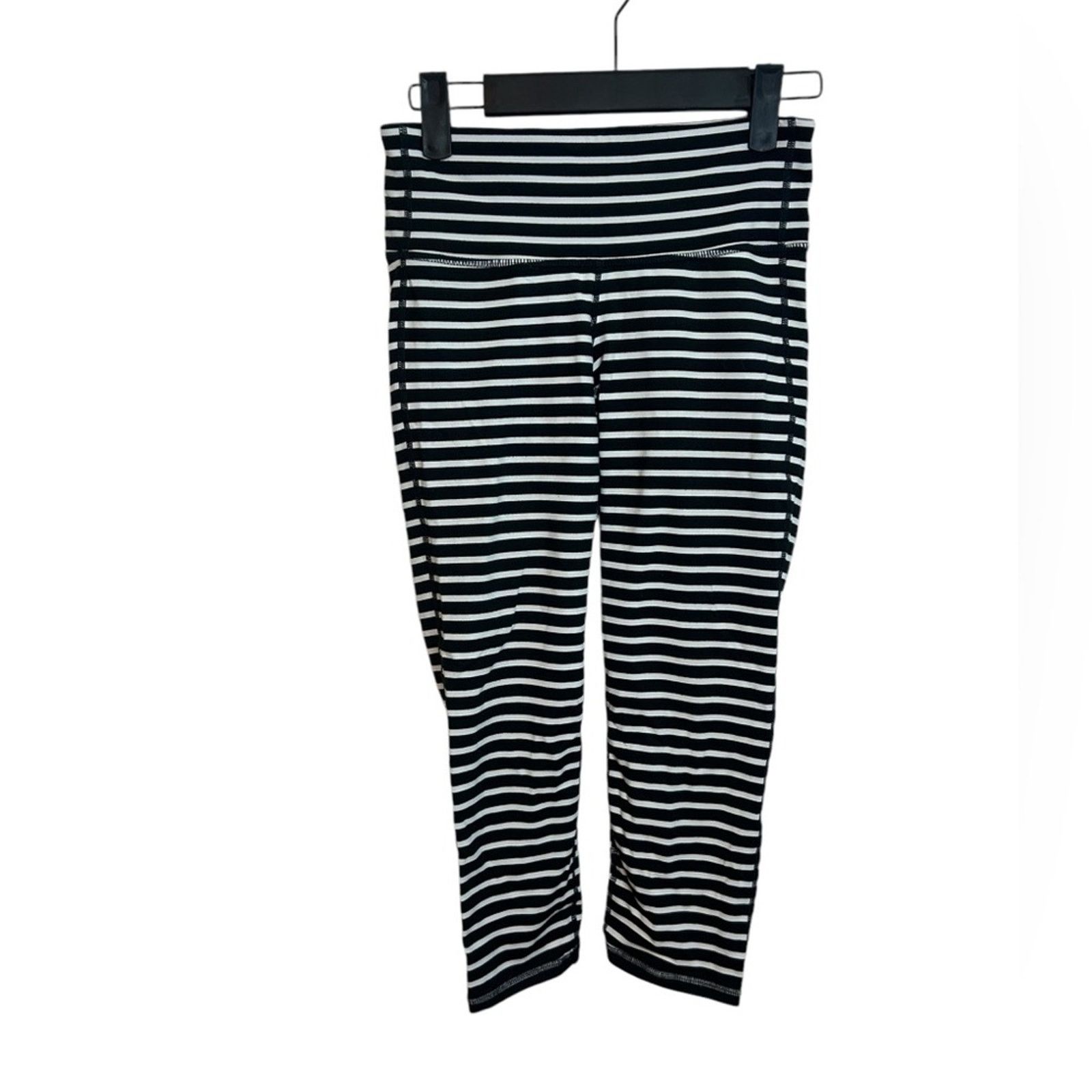 Athleta Athleta Striped Chaturanga Capri Leggings Size 26" / US 2 / IT 38 - 1 Thumbnail