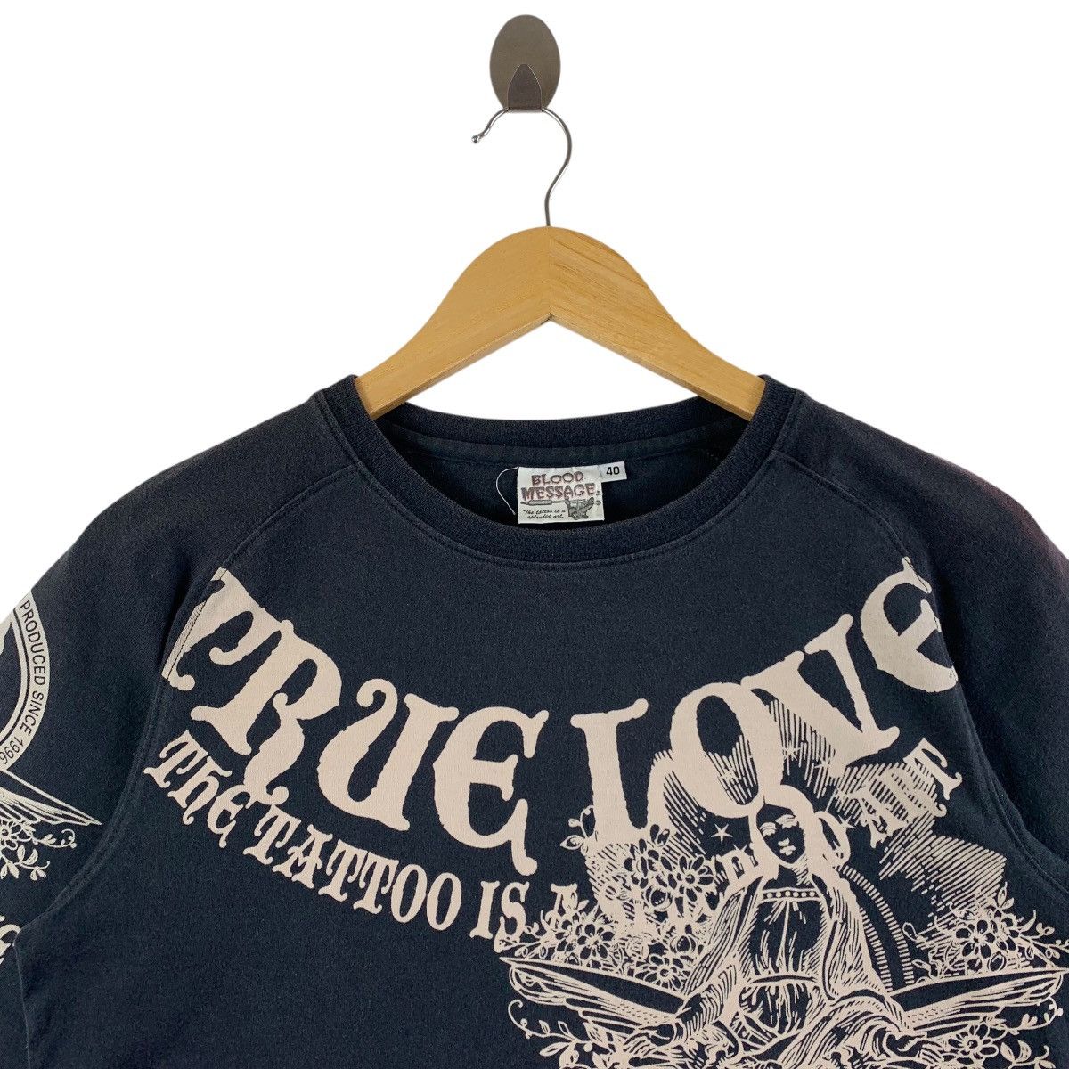 Japanese Brand Vintage BLOOD MASSAGE the tattoo is a splendid art tee Size US S / EU 44-46 / 1 - 2 Thumbnail