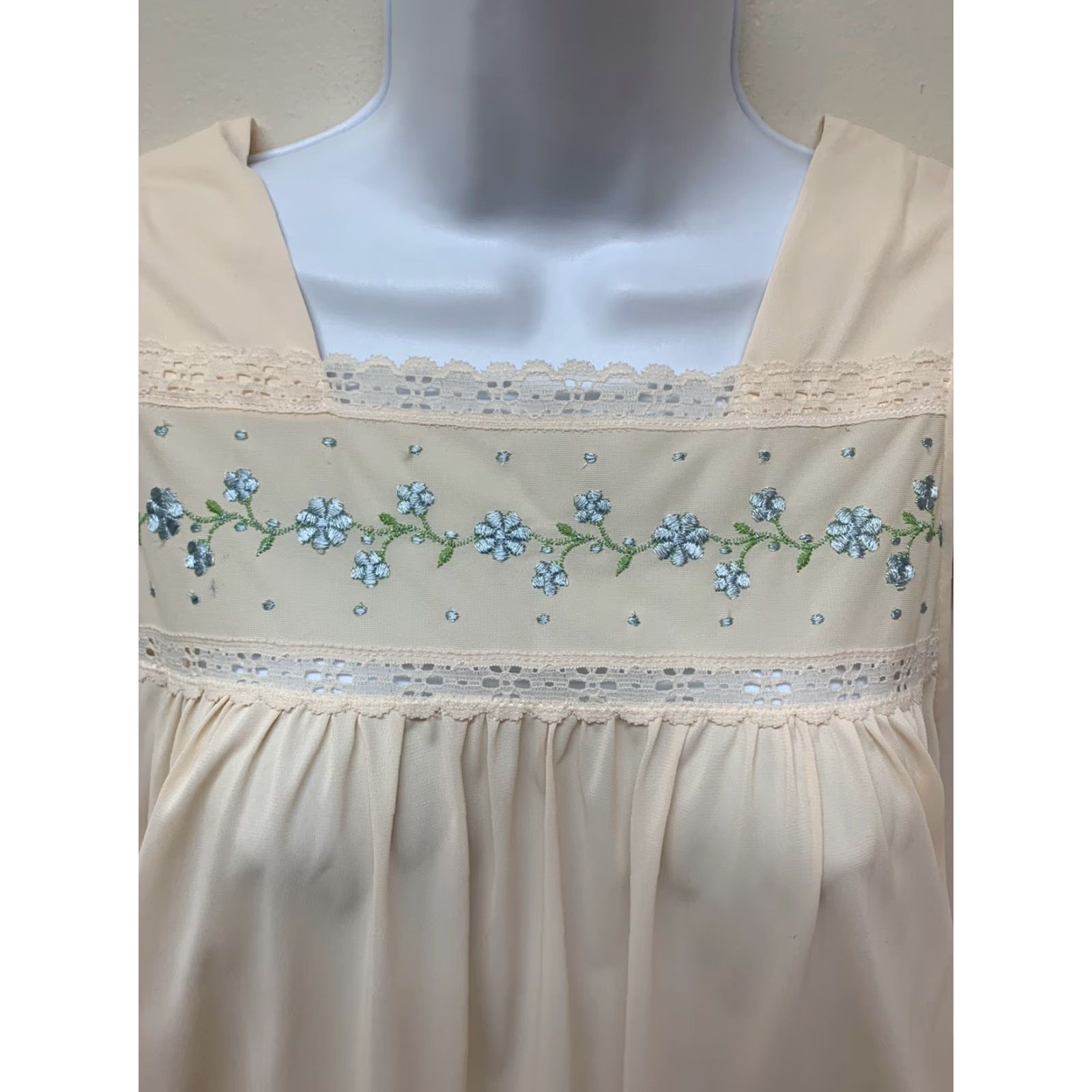 Vintage VINTAGE Gilead Nightgown Silk Nylon Cottagecore Prairie Blue Floral Embroidery NEW Nightgown S Beige Womens Size ONE SIZE - 3 Thumbnail