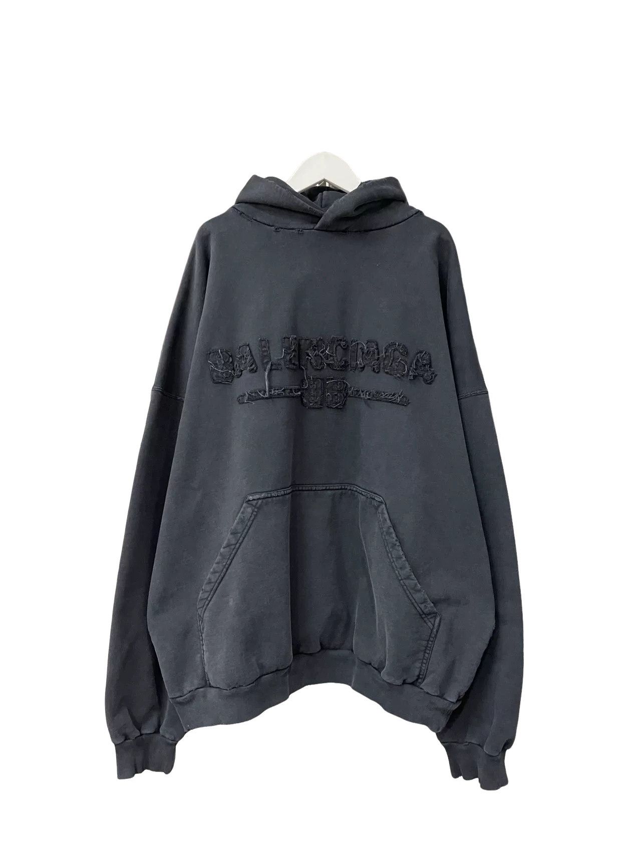 Balenciaga Balenciaga Distressed Logo Hoodie Size M Size US M / EU 48-50 / 2 - 1 Thumbnail