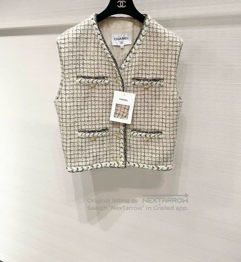 Chanel Chanel White gold silhouette vest Size XS / US 0-2 / IT 36-38 - 1 Thumbnail