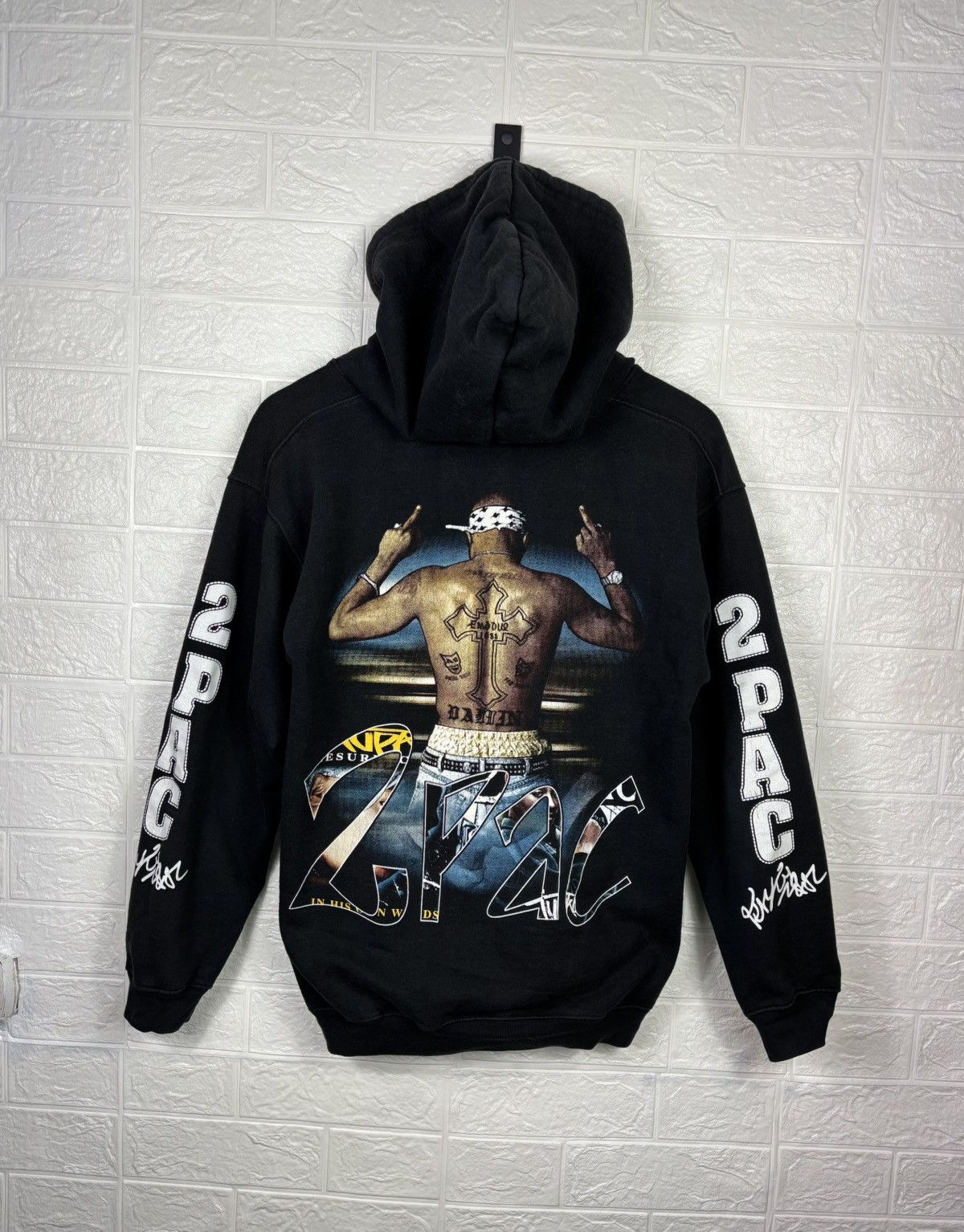 Vintage Vintage Hoodie Tupac 2Pac Size S-M Size US M / EU 48-50 / 2 - 1 Thumbnail