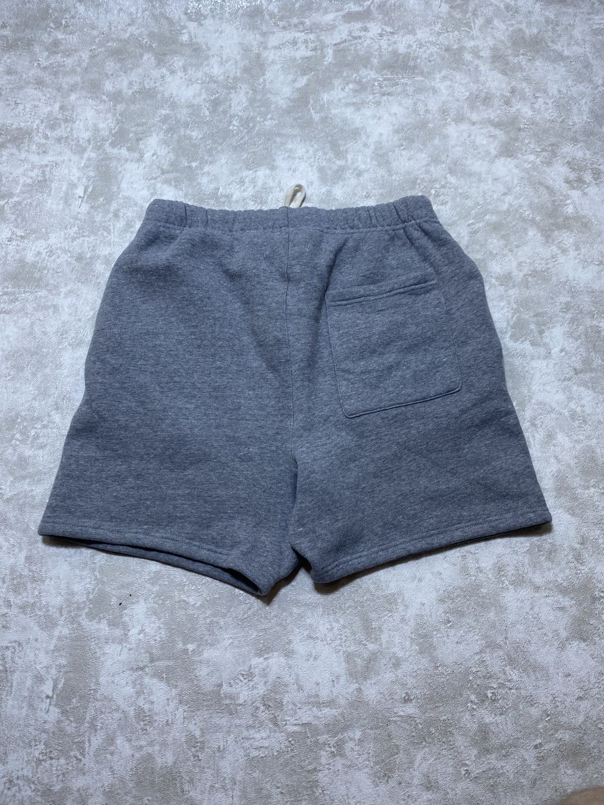 Fear of God Hype Y2K Fear of God Essentials Sweat Shorts Grey Heather Size US 32 / EU 48 - 4 Thumbnail