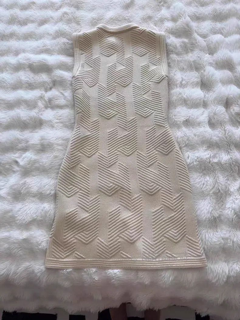 Hermes Hermes Cashmere Knit Dress, Beige, 100% Cashmere Size XS / US 0-2 / IT 36-38 - 2 Thumbnail