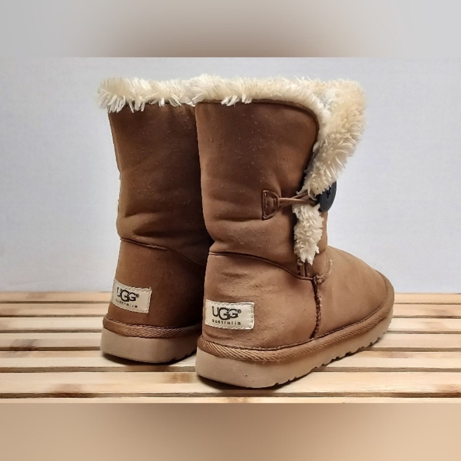 Ugg UGG Womens Chestnut Bailey Button Winter Boots Size 6 Size US 6 / IT 36 - 3 Thumbnail