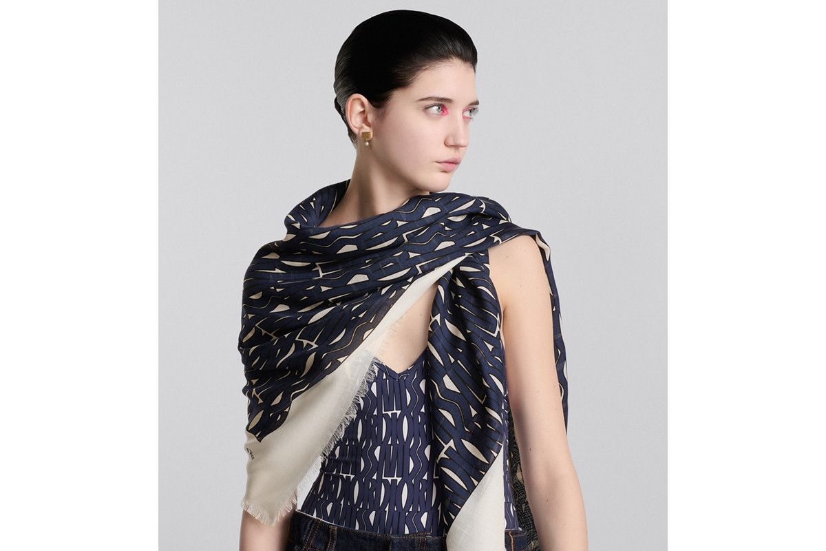 Dior o1bcso1str0226 Size:OS/Allover Shawl in White/Nevy Blue Size ONE SIZE - 5 Thumbnail