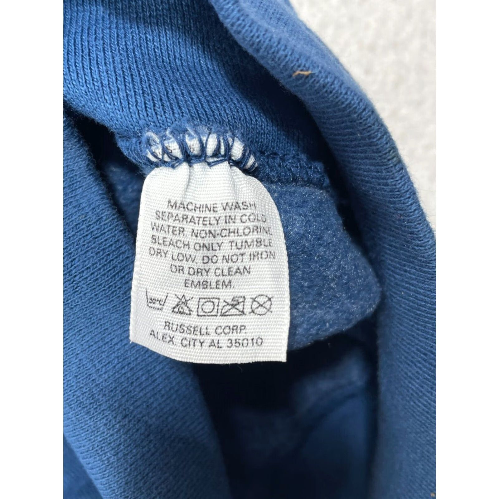 Vintage VINTAGE Russel Athletic Sweatshirt Mens L 90s Red Cotton Polyester Knit Crew Neck Graphic Print Planes Military Fighter Plane Size US L / EU 52-54 / 3 - 3 Thumbnail