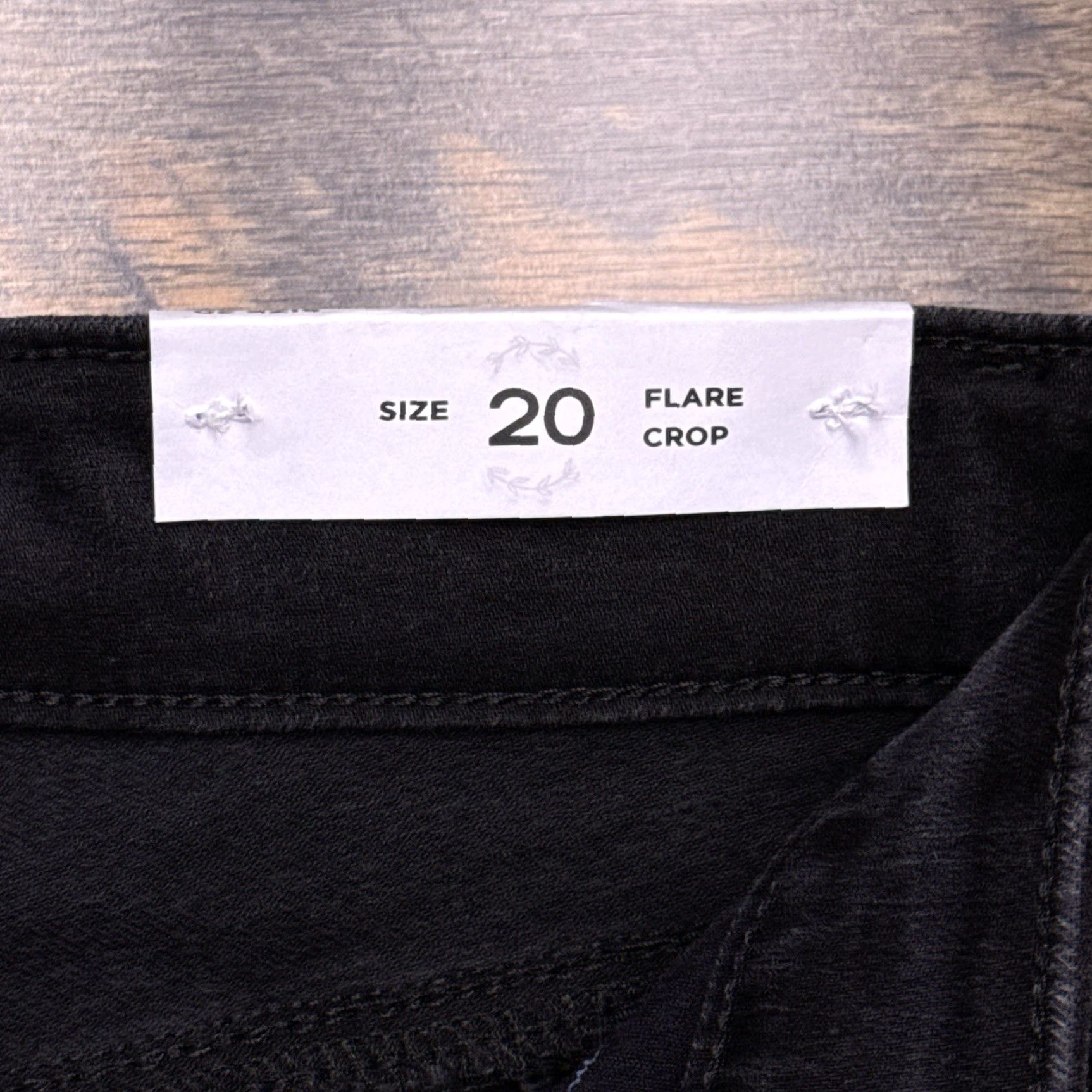 Loft VINTAGE-free Loft Jeans Womens 20 Plus Black High Rise Stretch Frayed Hems New Crop Cropped Denim Jeans LOFT Stretch 5-Pocket Bohemian City Womens Size 42" / US 20 - 6 Thumbnail