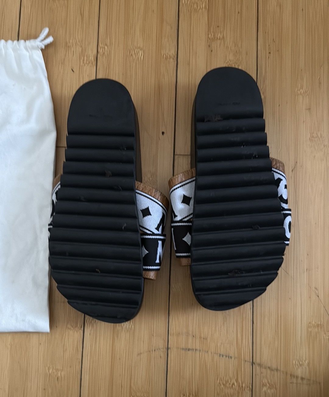 MCM MCM slides Size US 8 / EU 41 - 4 Thumbnail