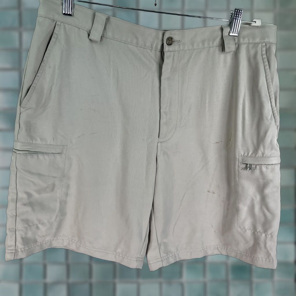 Izod IZOD Cargo Shorts Mens Size 34 Flat Front Stretch 9in Inseam Gray Zip Pockets Stone Pattern Casual Workwear Size US 34 / EU 50 - 1 Thumbnail