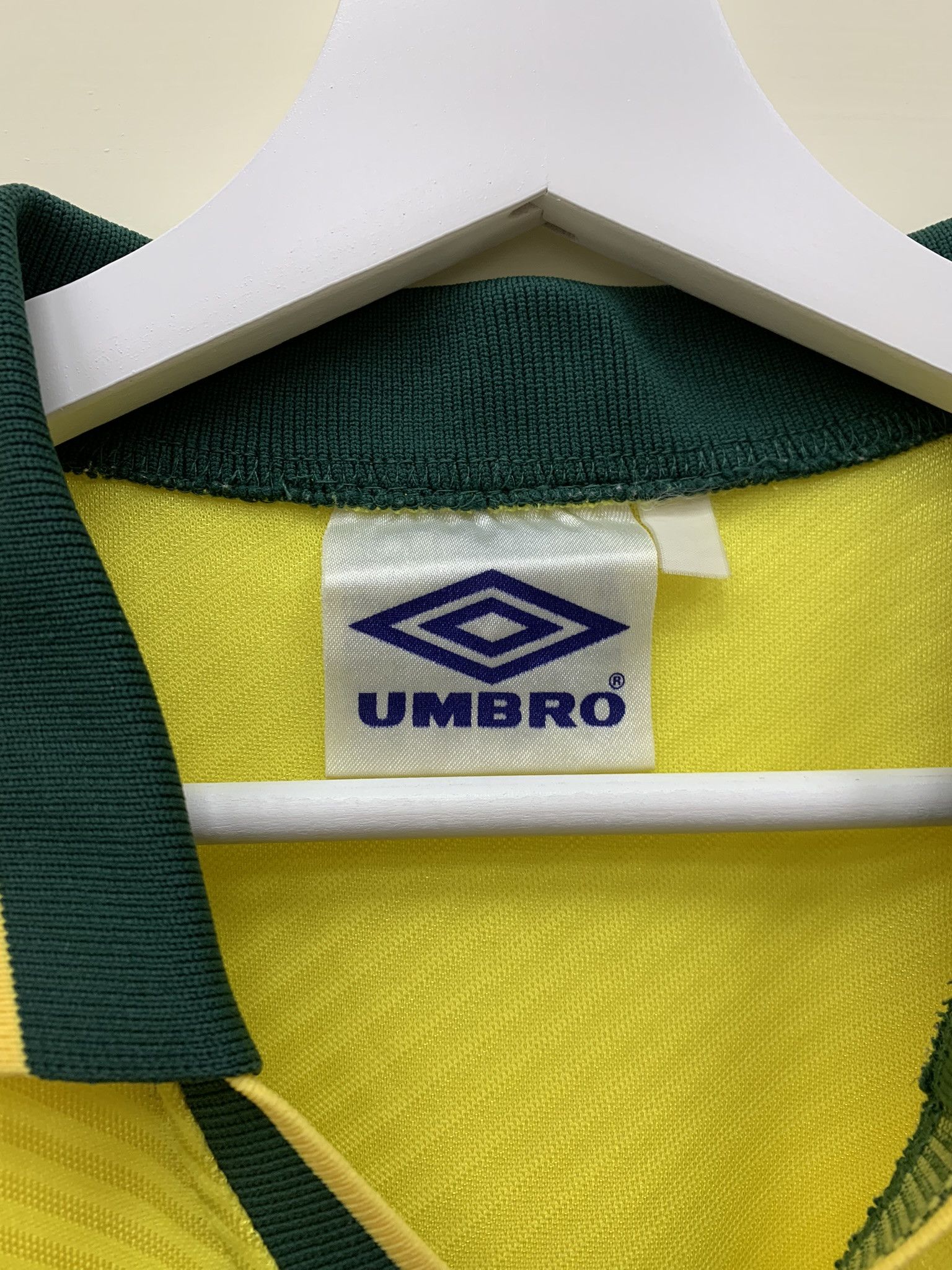 Umbro Authentic 1994-1996 Brazil National Team Home Shirt Jersey Size US L / EU 52-54 / 3 - 5 Thumbnail
