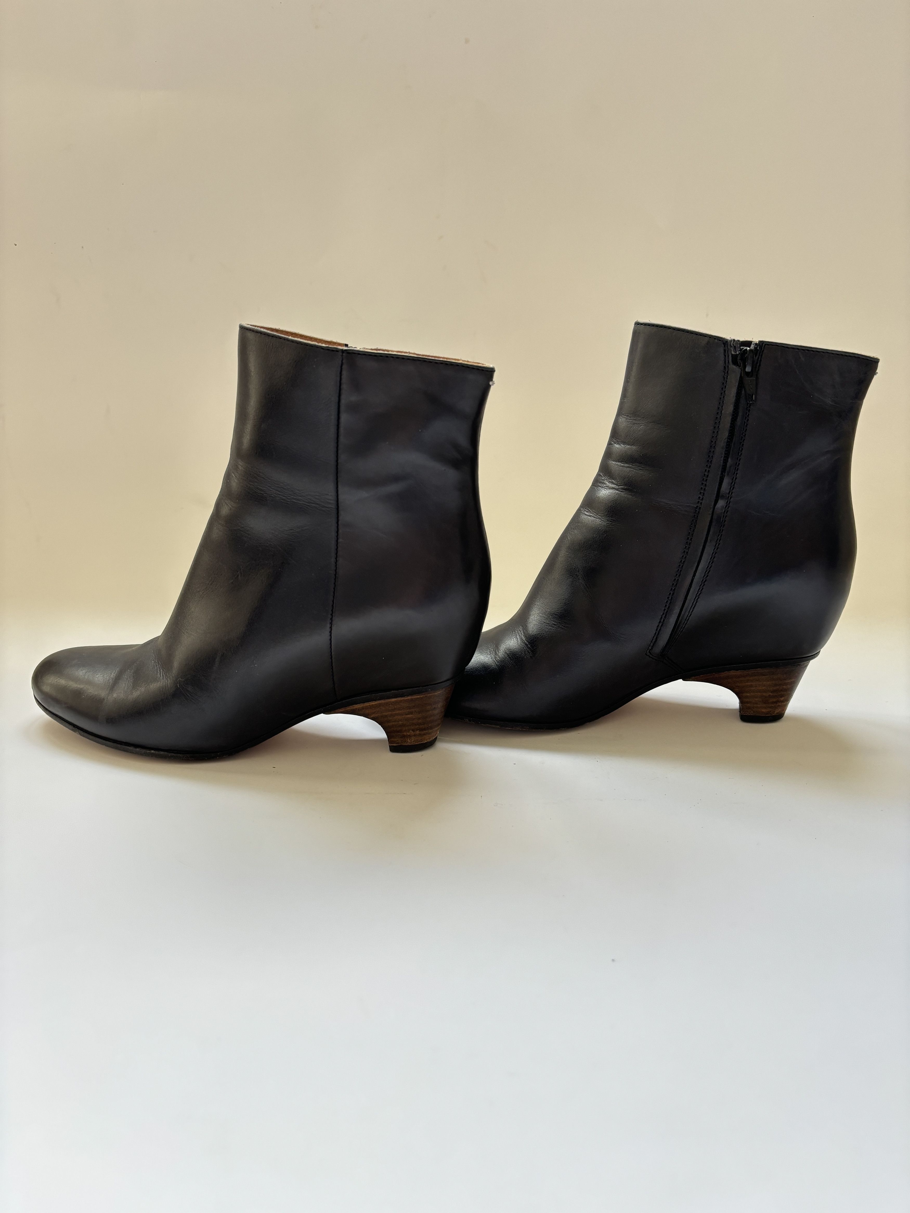 Maison Margiela ⚡️QUICK SALE⚡️Maison Margiela Black Leather Ankle Boots Size US 7 / IT 37 - 6 Thumbnail