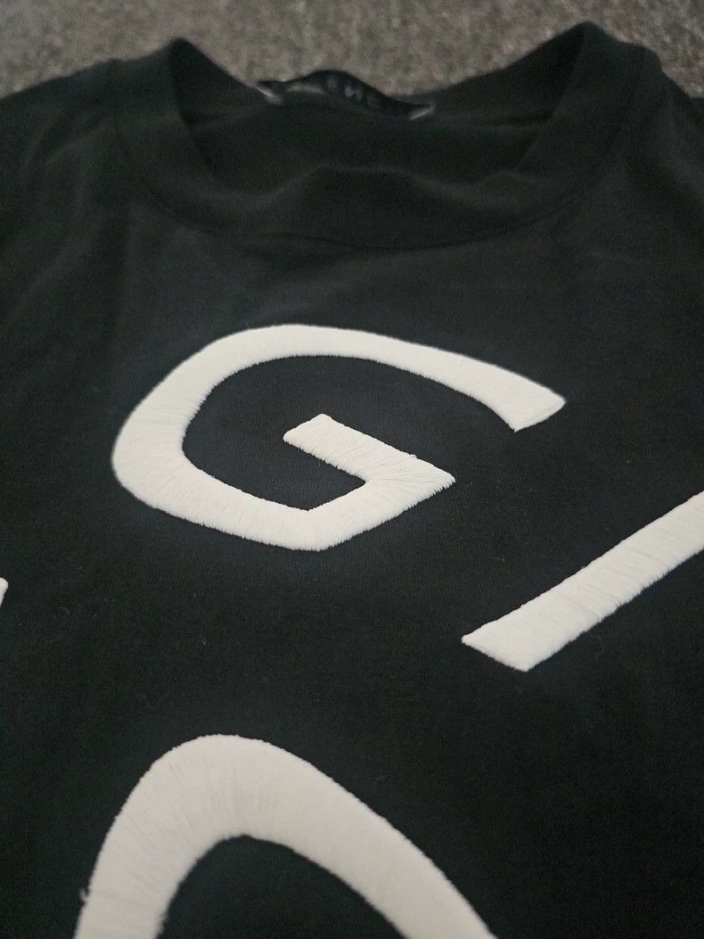 Givenchy Givenchy Embroidered Letter Short-sleeved T-shirt Size US XS / EU 42 / 0 - 2 Thumbnail