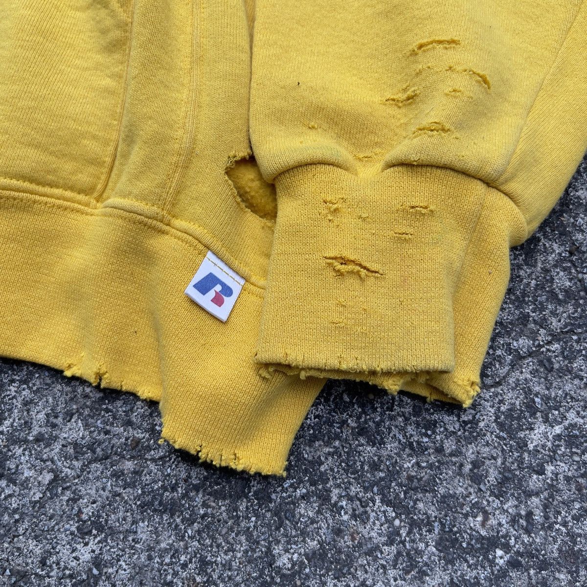 Russell Athletic × Vintage Thrashed Vintage Y2K Russell Athletic Yellow Blank Pullover Size US M / EU 48-50 / 2 - 6 Thumbnail