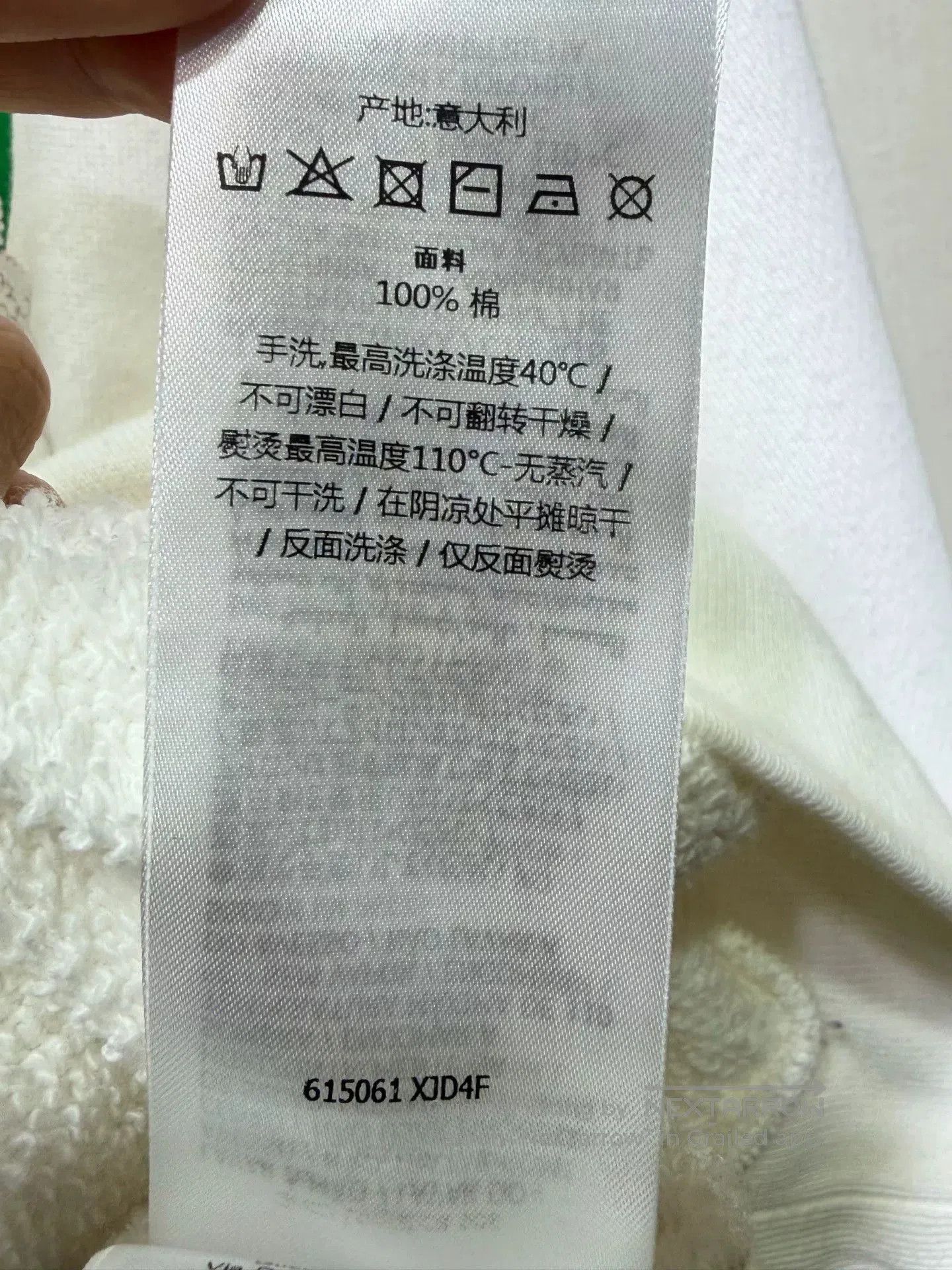 Gucci Gucci Tiger Print Hoodie in Beige. Size XS / US 0-2 / IT 36-38 - 8 Thumbnail