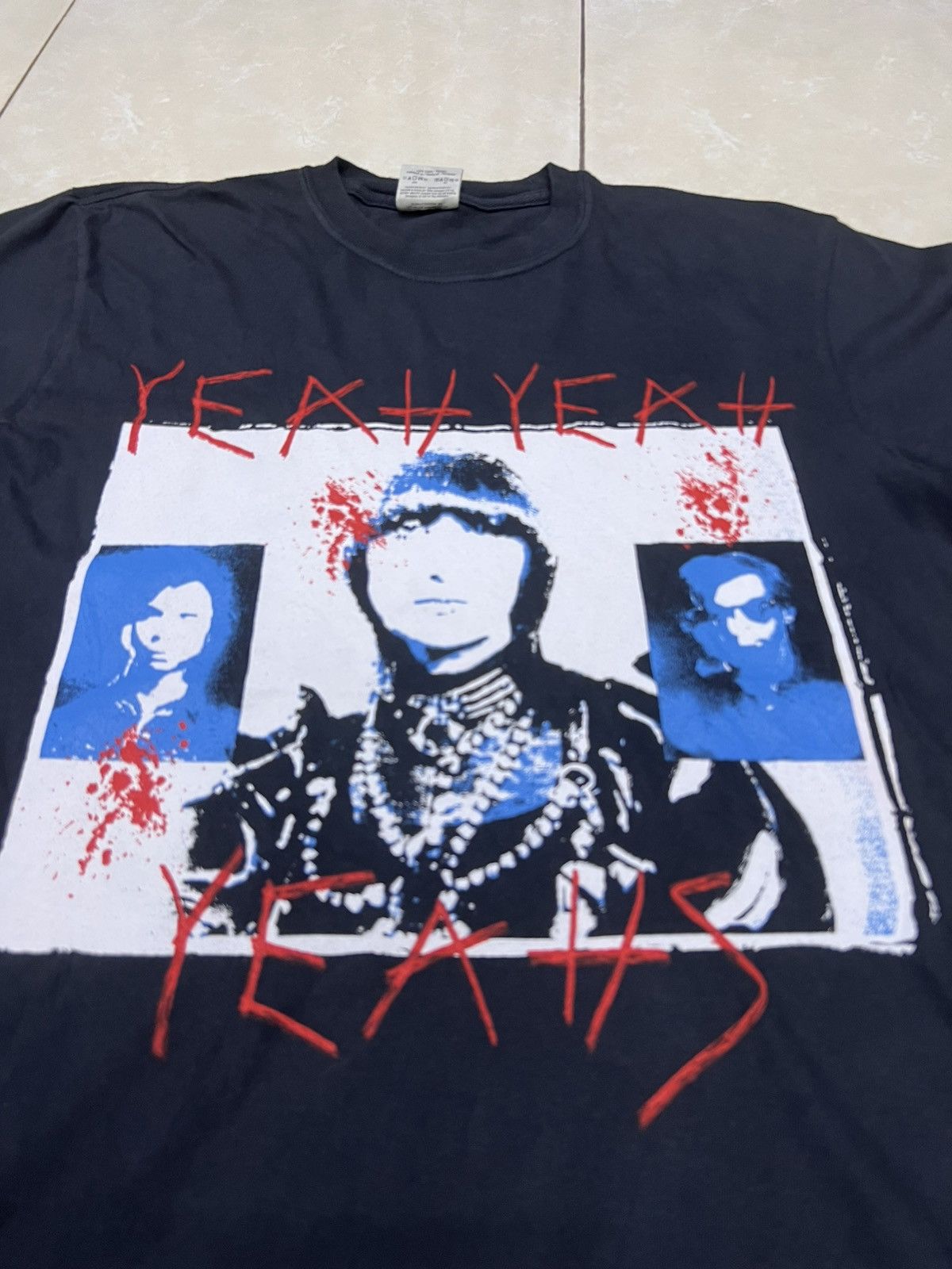 Band Tees RARE Vintage Yeah Yeah Yeahs Indie Band Tshirt Size US M / EU 48-50 / 2 - 3 Thumbnail