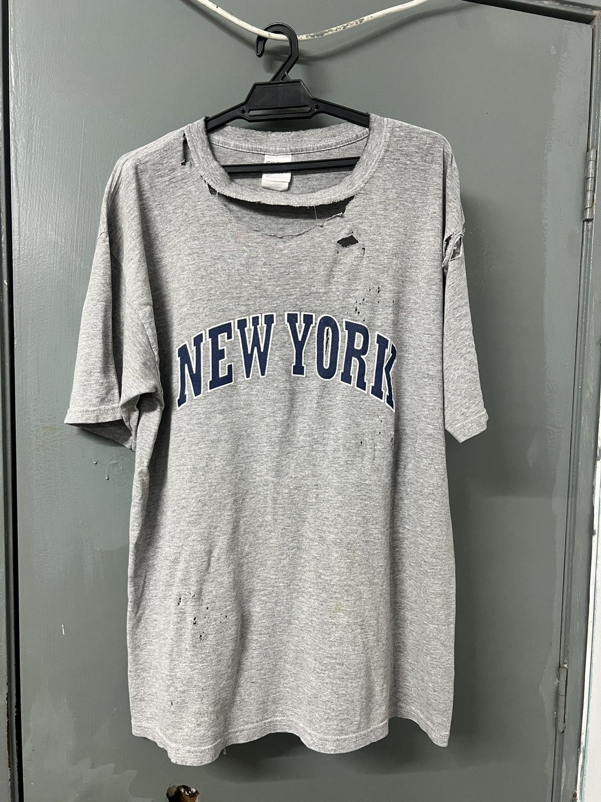 Vintage THRASHED FADED VINTAGE NEW YORK TEE PAPER THIN Size US L / EU 52-54 / 3 - 1 Thumbnail