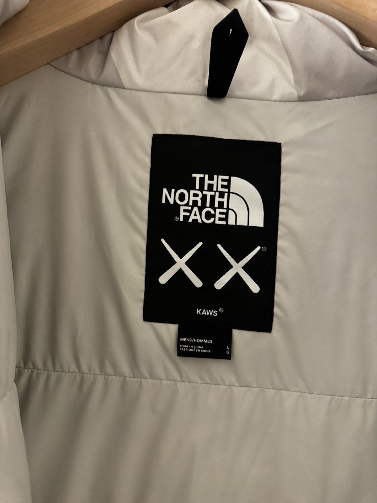 Kaws × The North Face The North Face x Kaws Retro Himalayan Parka sz L Size US L / EU 52-54 / 3 - 6 Thumbnail
