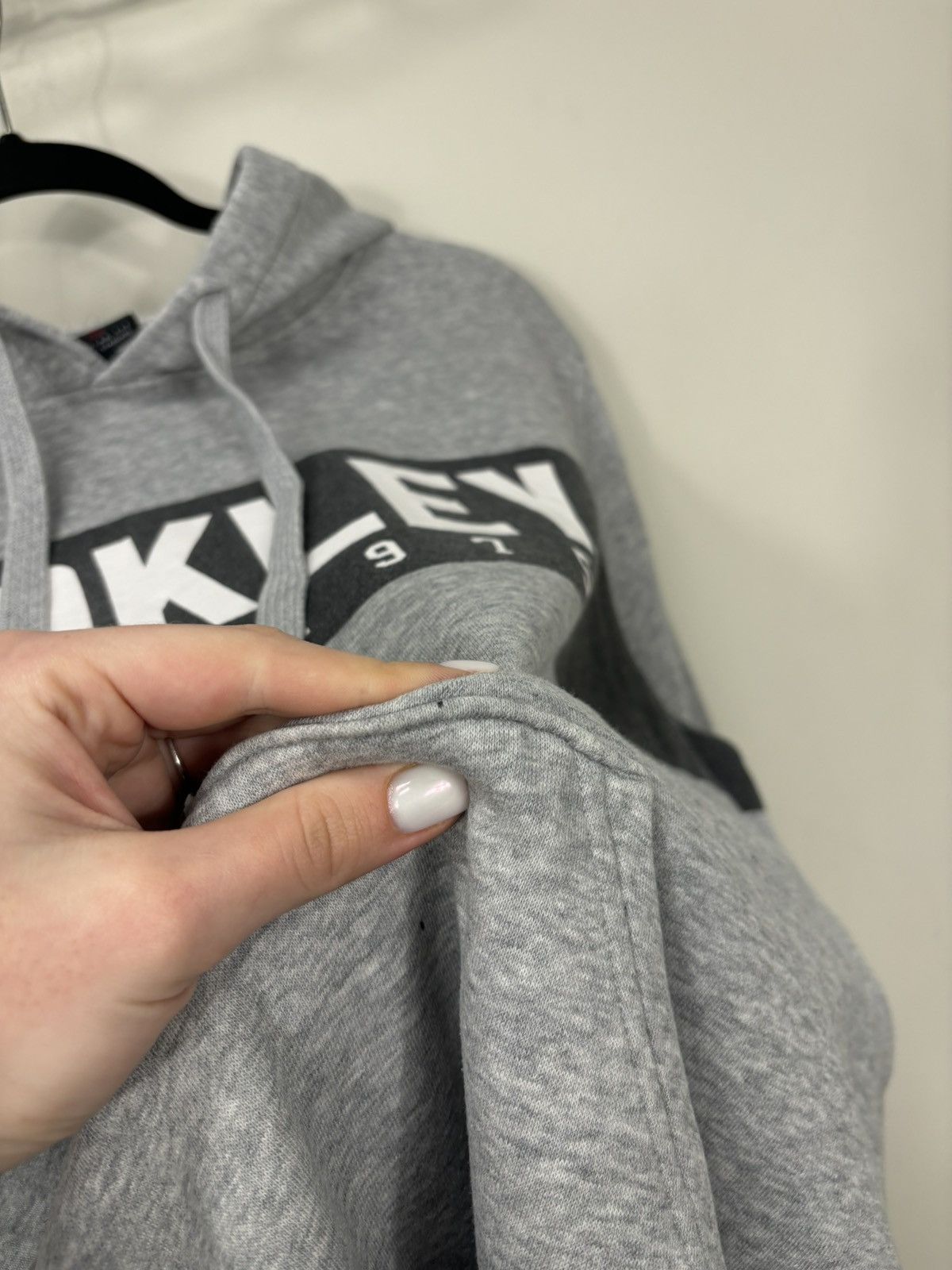 Oakley Vintage Oakley Big Logo Y2K Gray Hype Hoodie Size US M / EU 48-50 / 2 - 8 Thumbnail