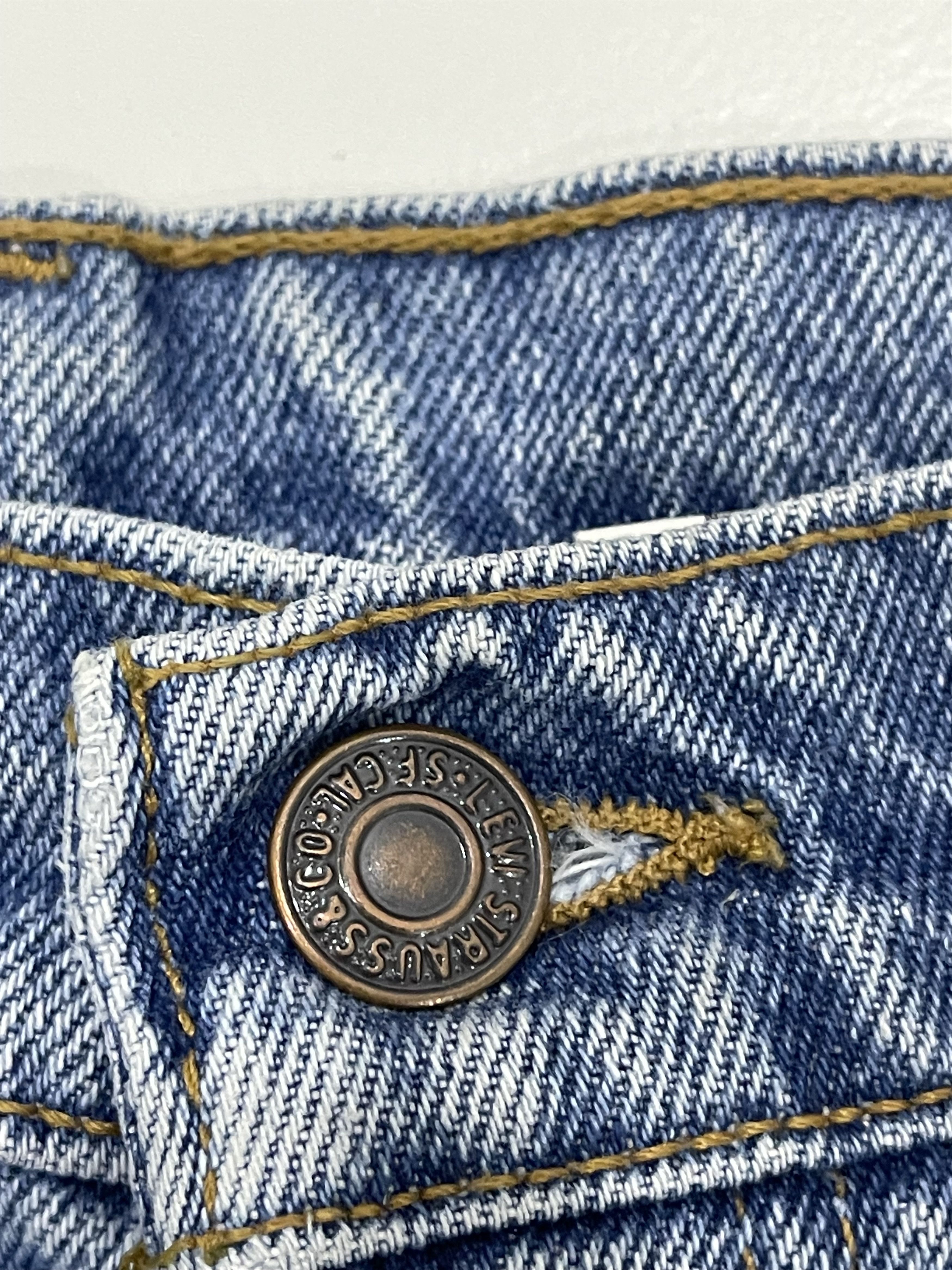 Levi's × Vintage VINTAGE 90s LEVI'S 560 BAGGY DENIM JEANS CROPPED SHORT Size US 33 - 6 Thumbnail