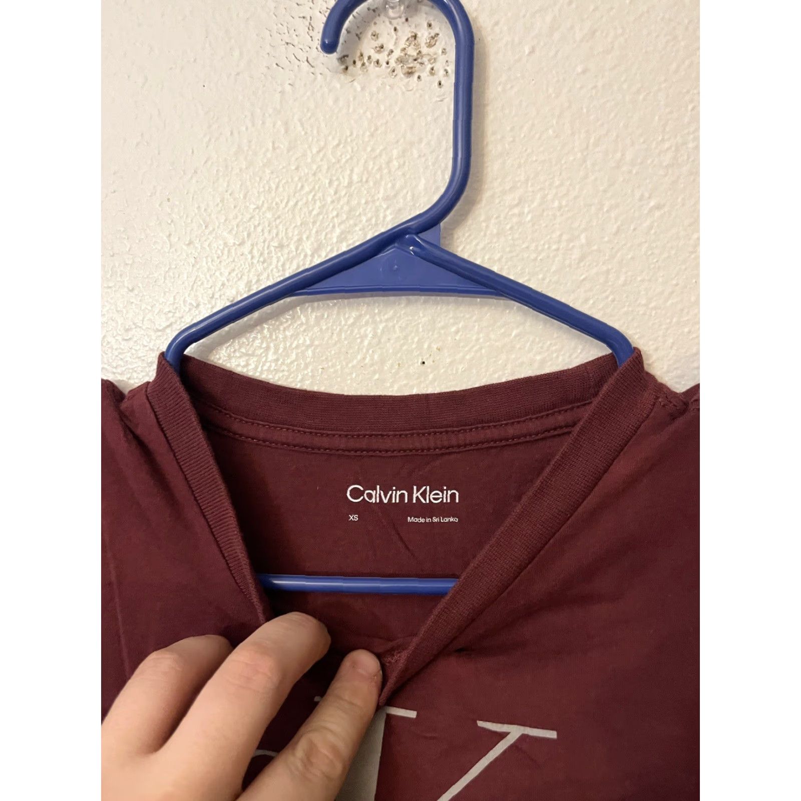 Vintage VINTAGE Calvin Klein Jeans T-Shirt Unisex XS Short Sleeve Maroon Crew Neck Pockets 90s Mens Womens Boys Girls Size 26" / US 2 / IT 38 - 3 Thumbnail