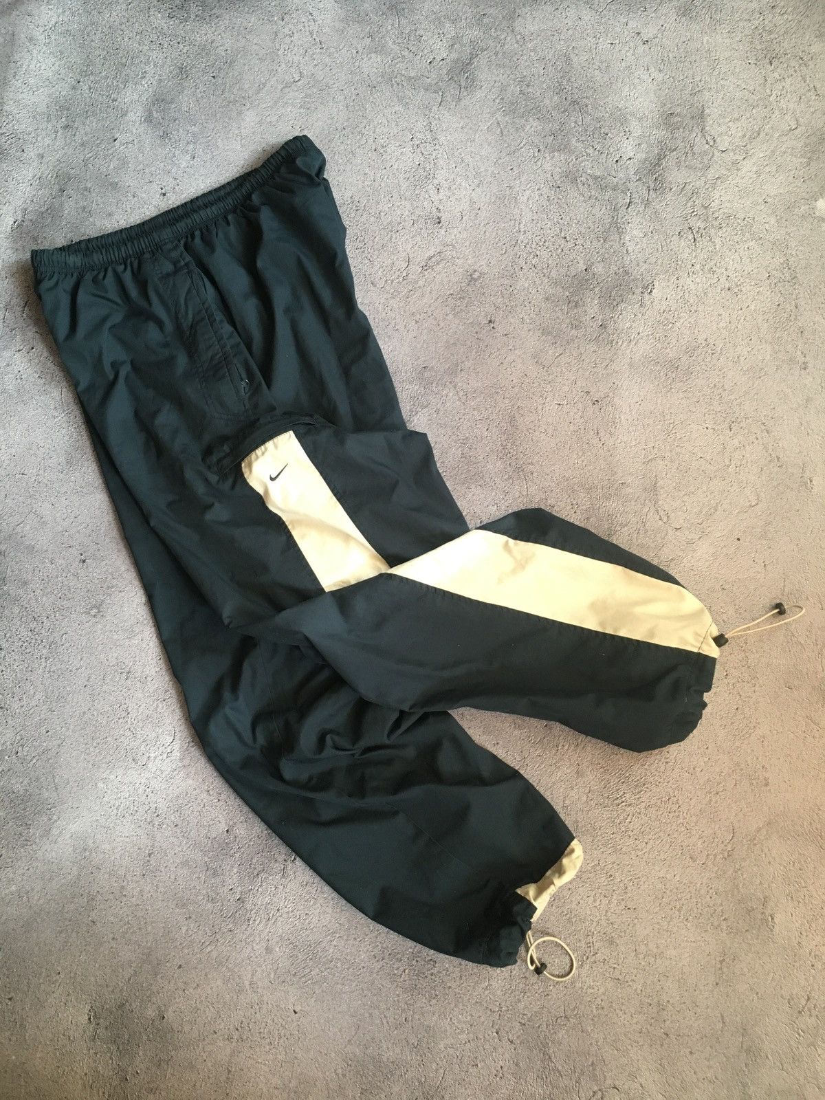 Nike 🌚 Vintage Nike Nylon Pants Black Swoosh Mens Y2K Track L Size US 38 / EU 54 - 1 Thumbnail