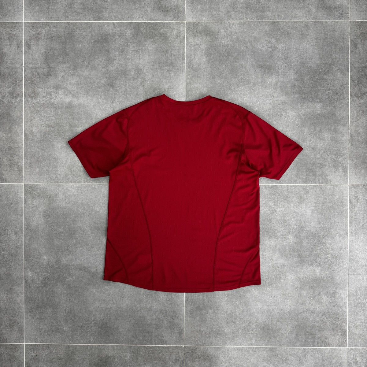 Arc'teryx Vintage Arc'teryx Arcteryx Reflective Logo Y2K Red T-Shirt Size US L / EU 52-54 / 3 - 12 Thumbnail