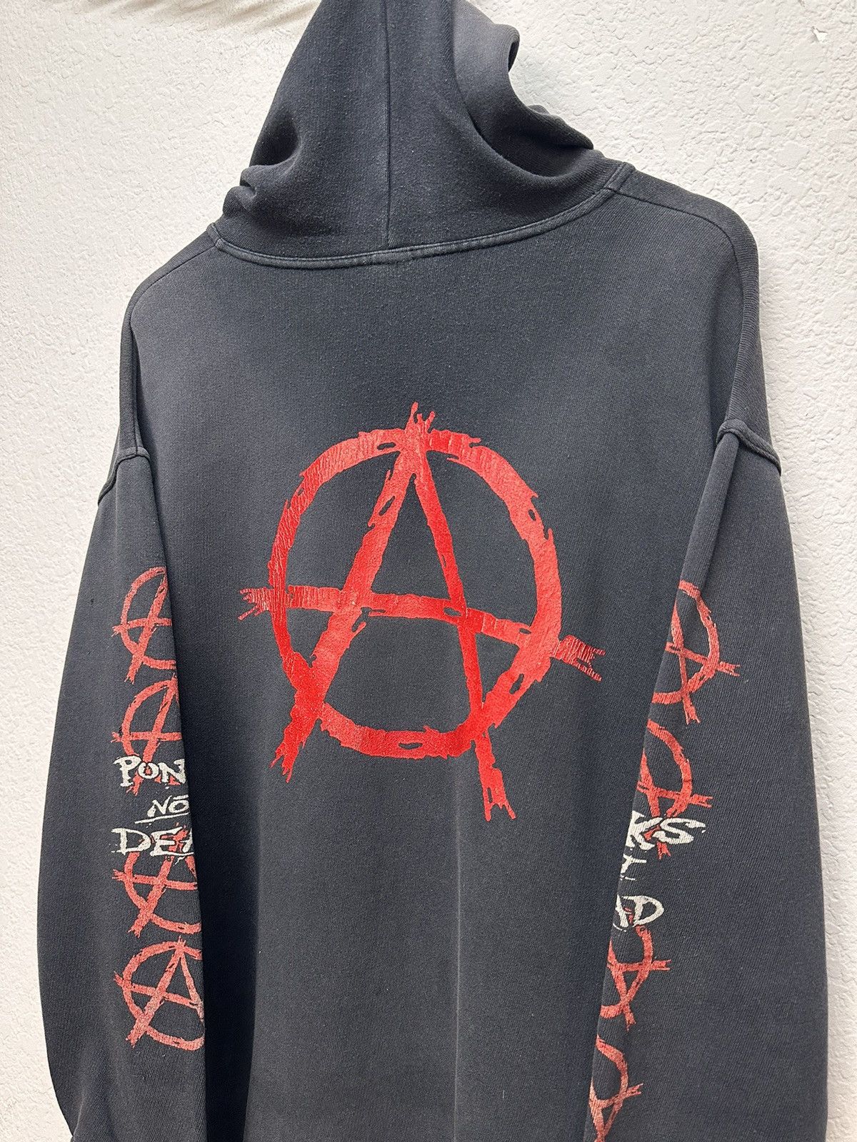 Band Tees Vintage 2000s Anarchy Graphic Pullover Hoodie Men's XL Black Size US L / EU 52-54 / 3 - 11 Thumbnail