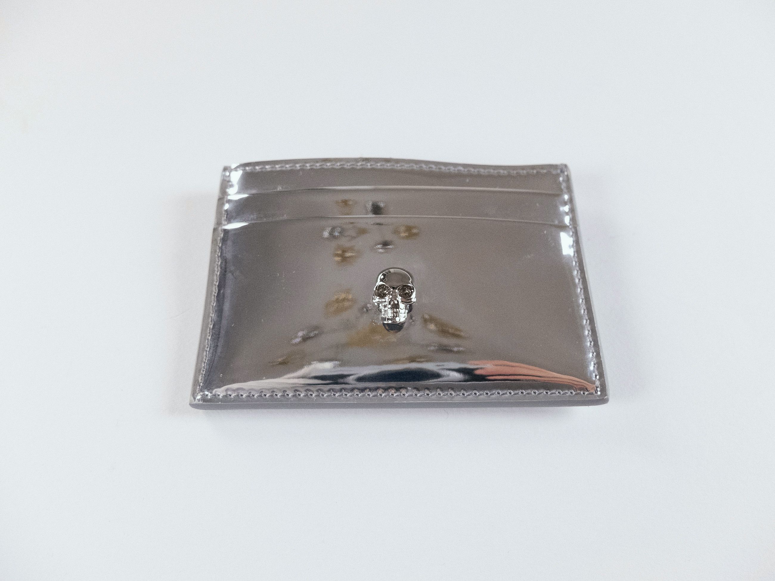Alexander McQueen ALEXANDER MCQUEEN Skull reflective silver card holder q Size ONE SIZE - 1 Thumbnail