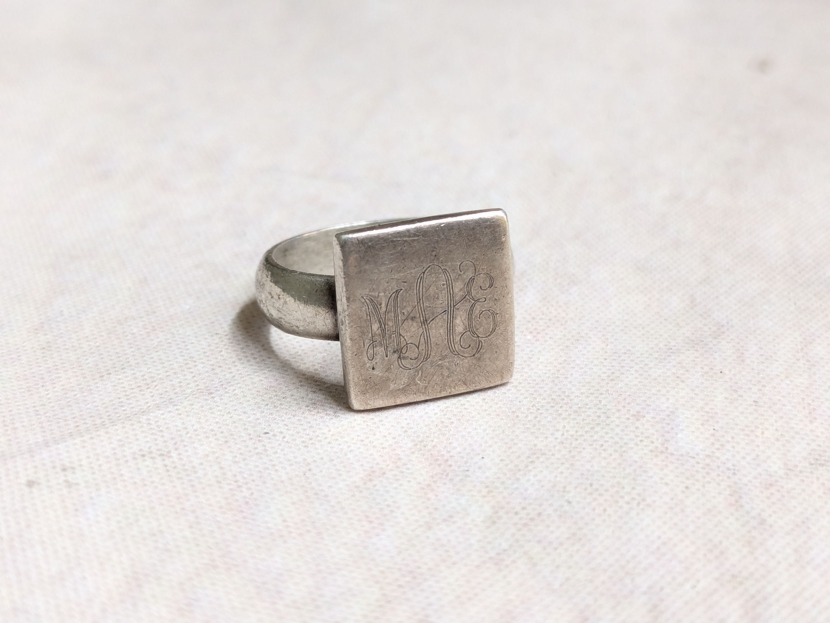 Jewelry Vintage Sterling Silver Signet Ring 7.5 Square Band Size ONE SIZE - 1 Thumbnail
