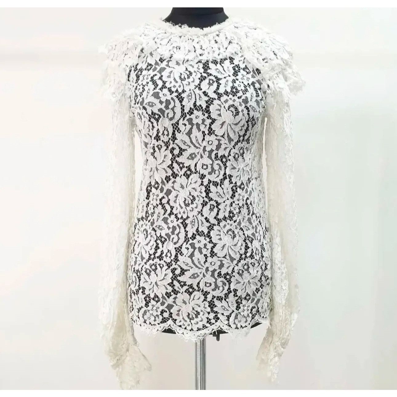 Chanel Chanel White Floral Lace Blouse Sz/36 Size XS / US 0-2 / IT 36-38 - 1 Thumbnail